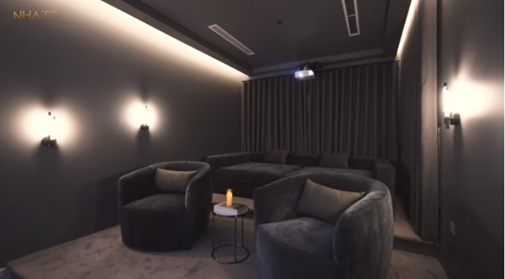 Tầng 3 còn có phòng giải trí, thư giãn của gia đình.