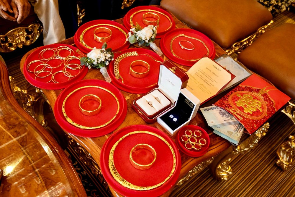 Cùng với của hồi môn hậu hĩnh, vị đại gia cũng công khai điều kiện đi kèm là con gái của ông bị câm. Chàng rể tương lai nếu đồng ý kết hôn sẽ phải chăm sóc con gái và hai người lớn tuổi. Ảnh minh hoạ