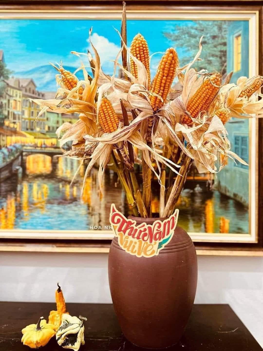 Điểm cộng lớn nhất của cành bắp ngô là cắm chơi rất bền, có thể để ngắm cả năm. Ảnh: FB Lê Thủy