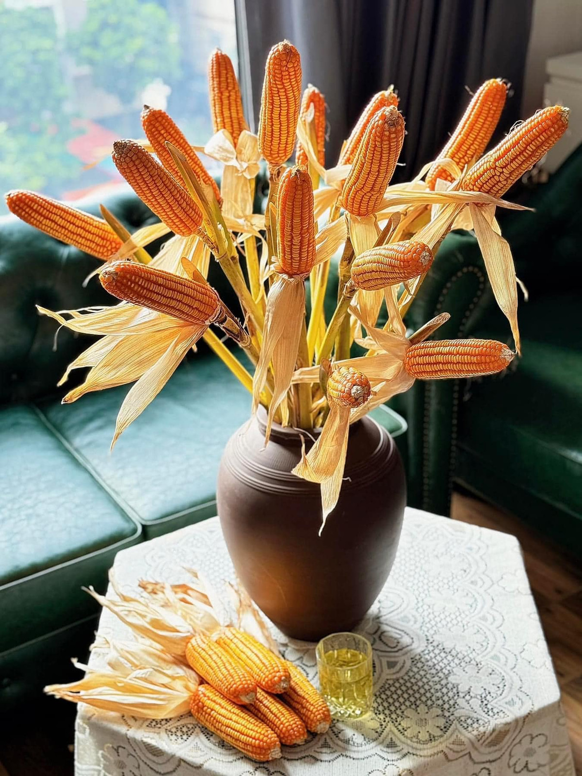 Những cành bắp ngô dành cho các vị khách yêu thích sự độc lạ. Ảnh: FB Vũ Huyền