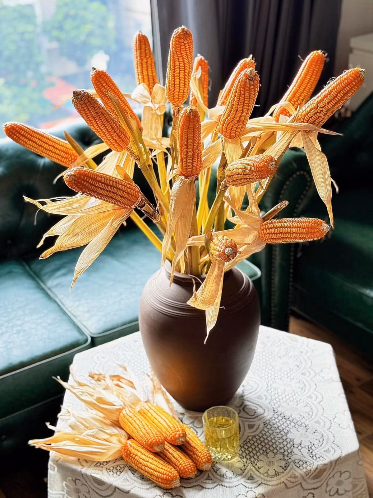 Những cành bắp ngô dành cho các vị khách yêu thích sự độc lạ. Ảnh: FB Vũ Huyền