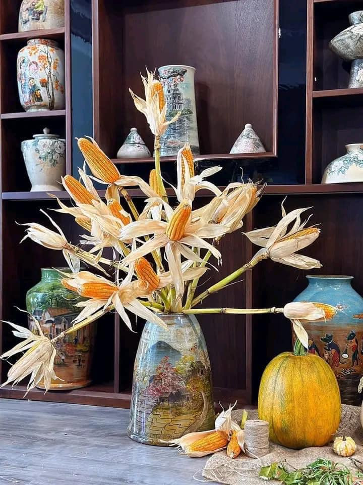 Chị Thuỷ (một đầu mối bán cành quả online ở Hà Nội) cho biết, cành bắp ngô mới xuất hiện được vài hôm nay nên khách mua chưa quá nhiều. Ảnh; FB Nga Phuong