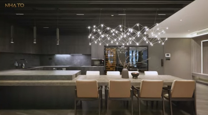 Dù vậy, nội thất căn hộ vẫn được đầu tư kỹ lưỡng. Đá sử dụng cho bàn ăn và bếp 100% nhập khẩu.