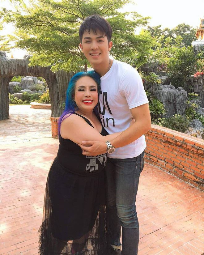 Trong cách đưa ra thông tin về bản thân, bà Leena cho thấy mình là một nữ doanh nhân thành đạt, tự tin và không ngại gây sốc. Ảnh: News NPR