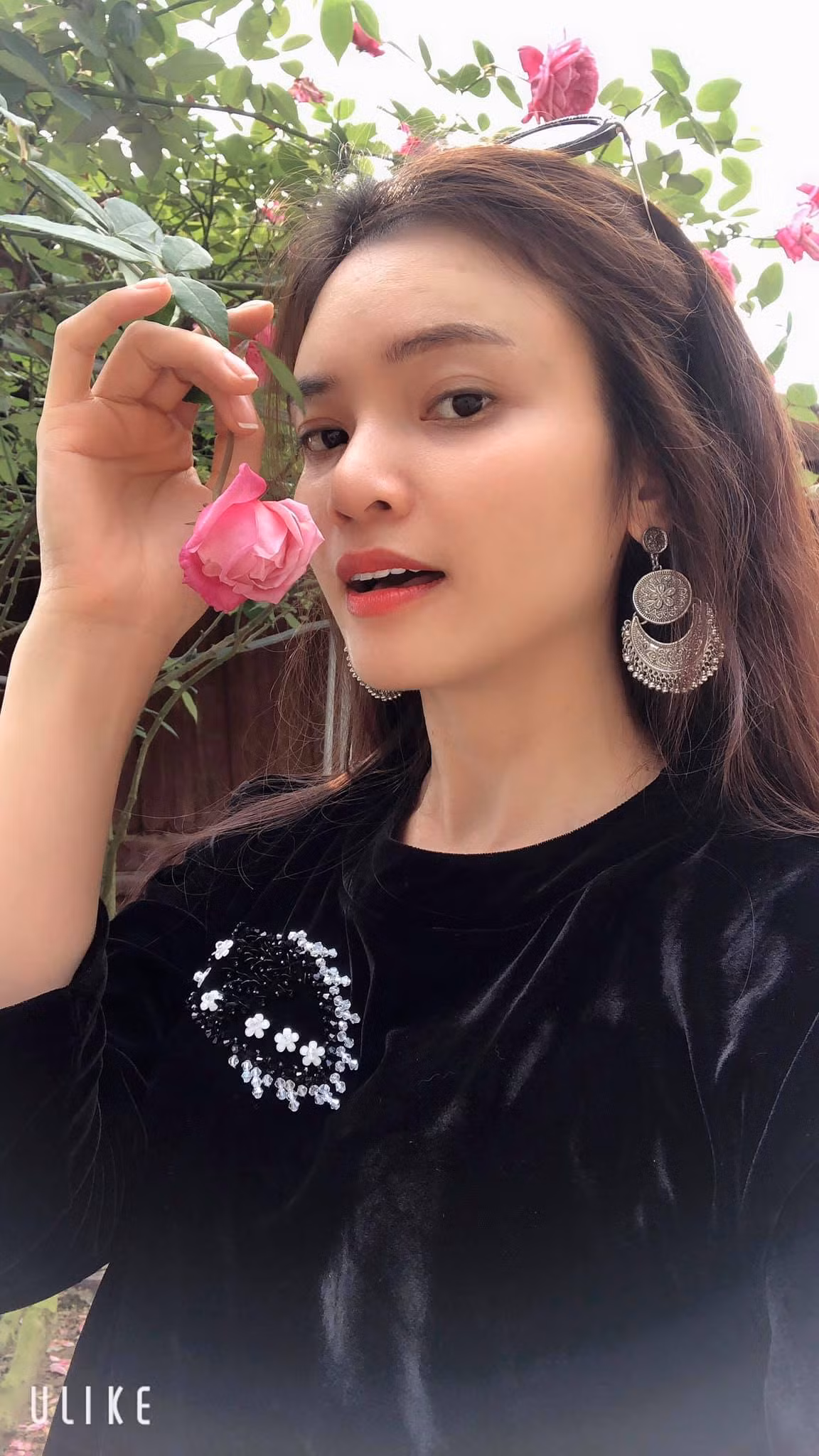 Phạm Phương Thảo là một trong những giọng ca nổi bật của dòng nhạc dân gian, trữ tình. Xinh đẹp và thành công nhưng đường tình duyên của Phương Thảo khá lận đận. Ảnh: FBNV