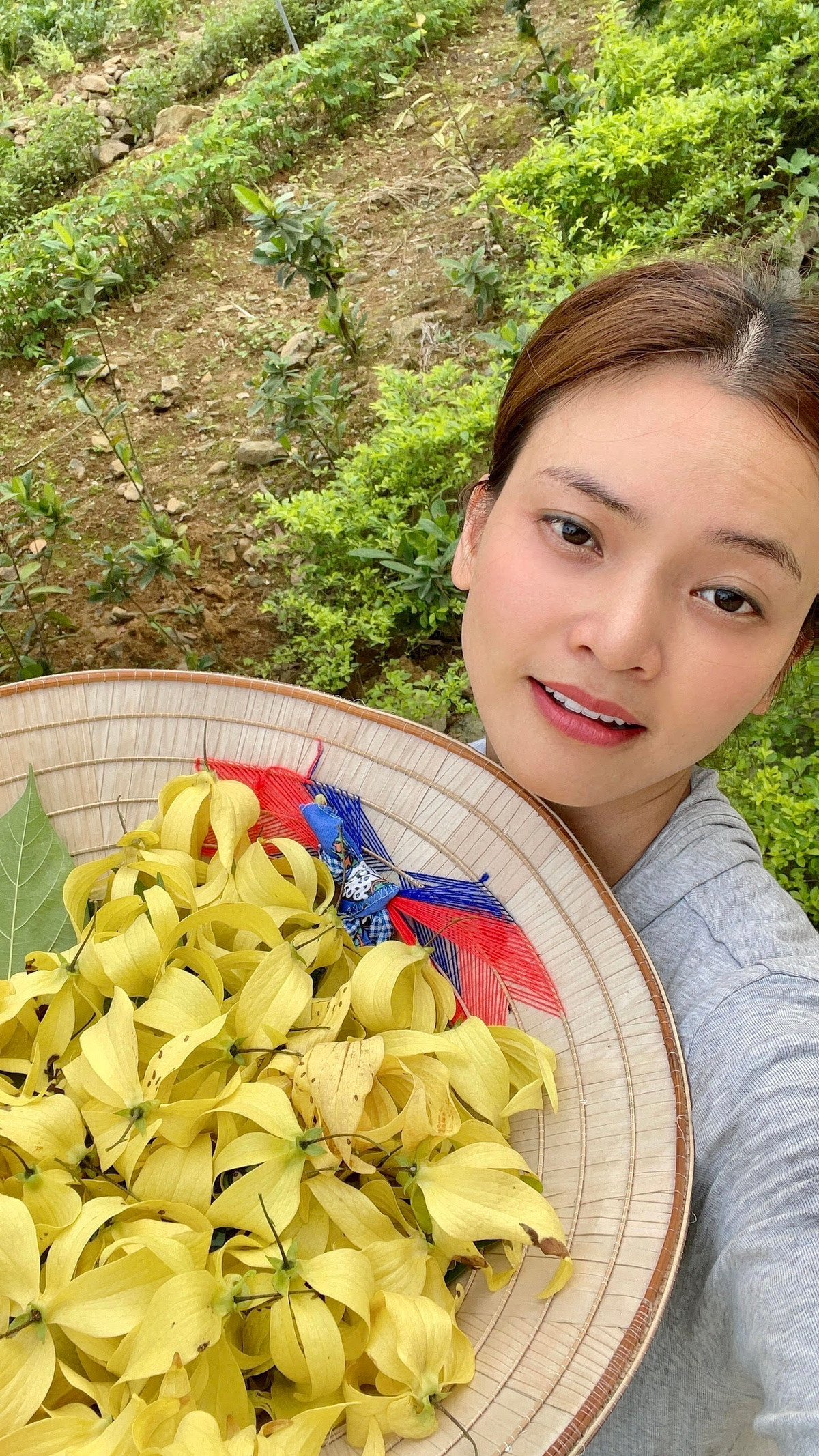 Khu vườn của Phạm Phương Thảo rộng mênh mông khiến ai nấy đều trầm trồ. Ảnh: FBNV