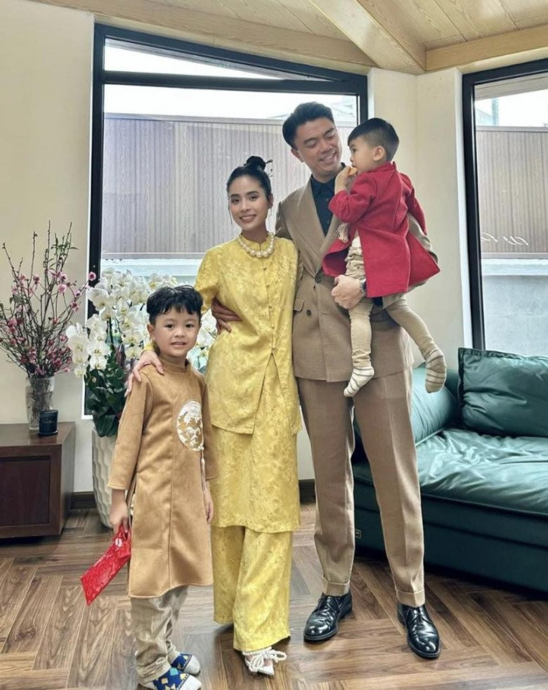 Vợ chồng ca nương Kiều Anh - thiếu gia Văn Quỳnh khiến nhiều người ngưỡng mộ bởi cuộc sống giàu có với siêu xe, nhà đẹp, hàng hiệu...Ảnh: Facebook