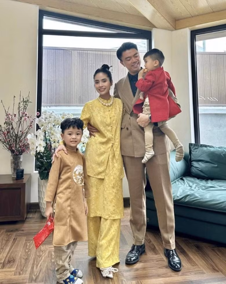 Vợ chồng ca nương Kiều Anh - thiếu gia Văn Quỳnh khiến nhiều người ngưỡng mộ bởi cuộc sống giàu có với siêu xe, nhà đẹp, hàng hiệu...Ảnh: Facebook