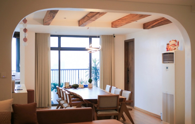 Vợ chồng Văn Quỳnh - ca nương Kiều Anh đang sống trong căn hộ hạng sang 300m2 đẹp như resort ở trung tâm Hà Nội, giá trị gần 20 tỷ đồng. Ảnh: Facebook