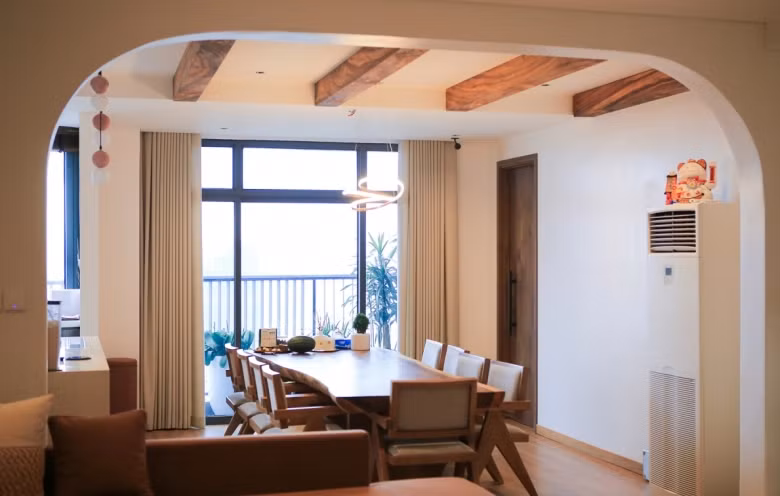 Vợ chồng Văn Quỳnh - ca nương Kiều Anh đang sống trong căn hộ hạng sang 300m2 đẹp như resort ở trung tâm Hà Nội, giá trị gần 20 tỷ đồng. Ảnh: Facebook