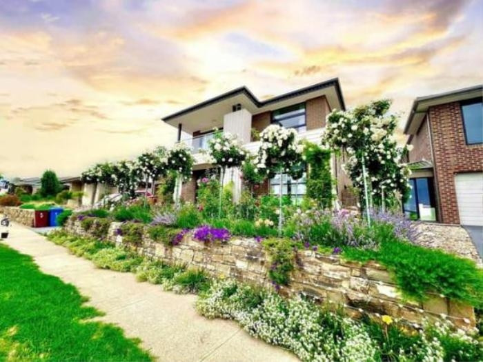 Trước đó, vợ chồng Quán quân Đường lên đỉnh Olympia năm 2005 sống trong căn biệt thự sang trọng, có khuôn viên rộng rãi.