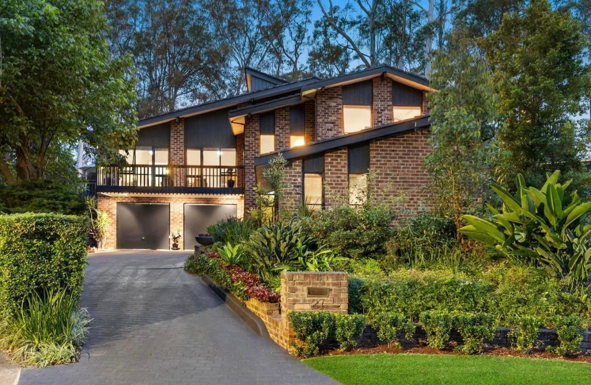 Mới đây, bà xã Quán quân Đường lên đỉnh Olympia Lê Vũ Hoàng chia sẻ hình ảnh căn biệt thự mới tậu tại Sydney (Úc). Đây là cơ ngơi thứ 2 của gia đình Lê Vũ Hoàng ở Sydney.