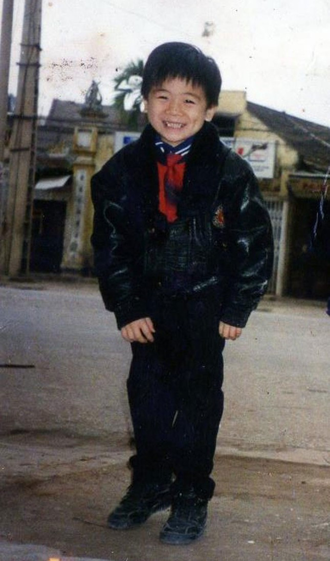 Bức ảnh hiếm hoi ngày còn bé của Quang Vinh khiến nhiều người thích thú. Ảnh: Tiền phong