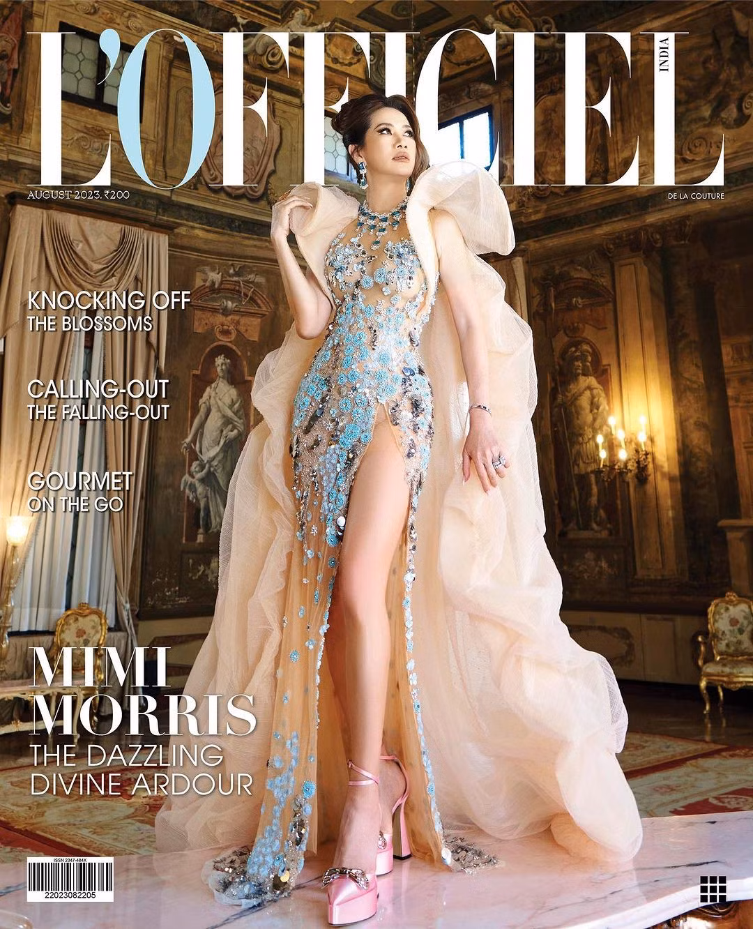 Trên trang bìa tạp chí L'Officiel Ấn Độ tháng 8, Mimi Morris diện một thiết kế tôn vẻ gợi cảm và vóc dáng bốc lửa.