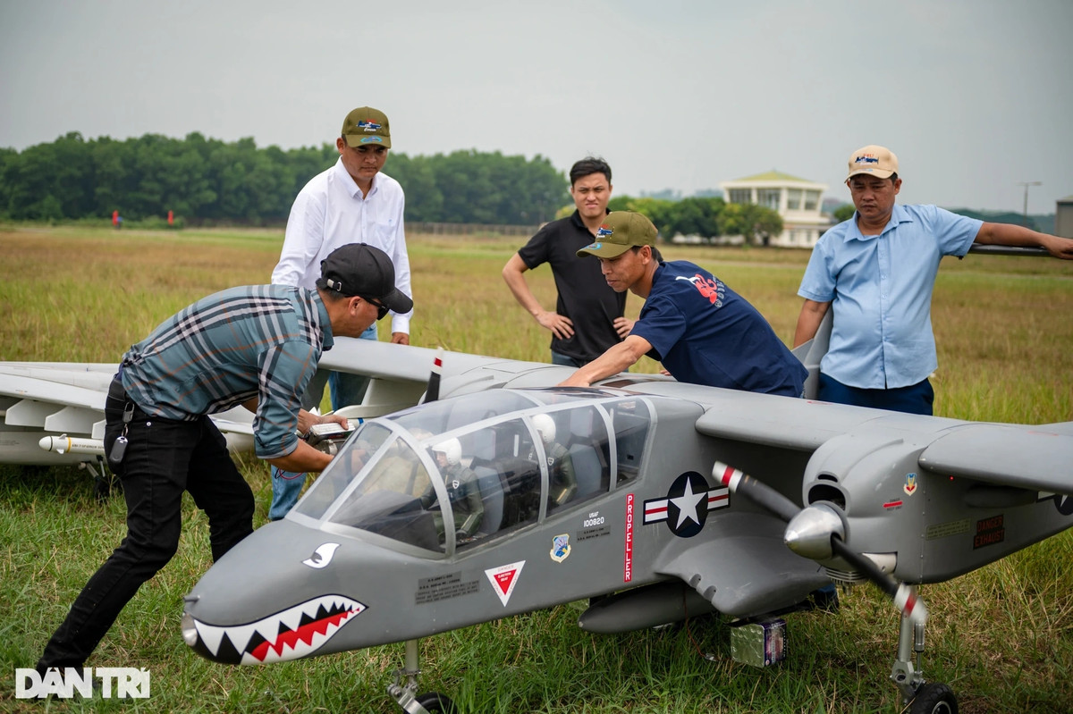 "Ngoài ra, cuộc thi cũng là dịp để giao lưu kết nối các phi công của nhiều CLB trên cả nước, từ đó tìm ra những hội viên có trình độ để sẵn sàng phục vụ đất nước khi có yêu cầu", Thượng tá Đỗ Hà Ơn cho biết.