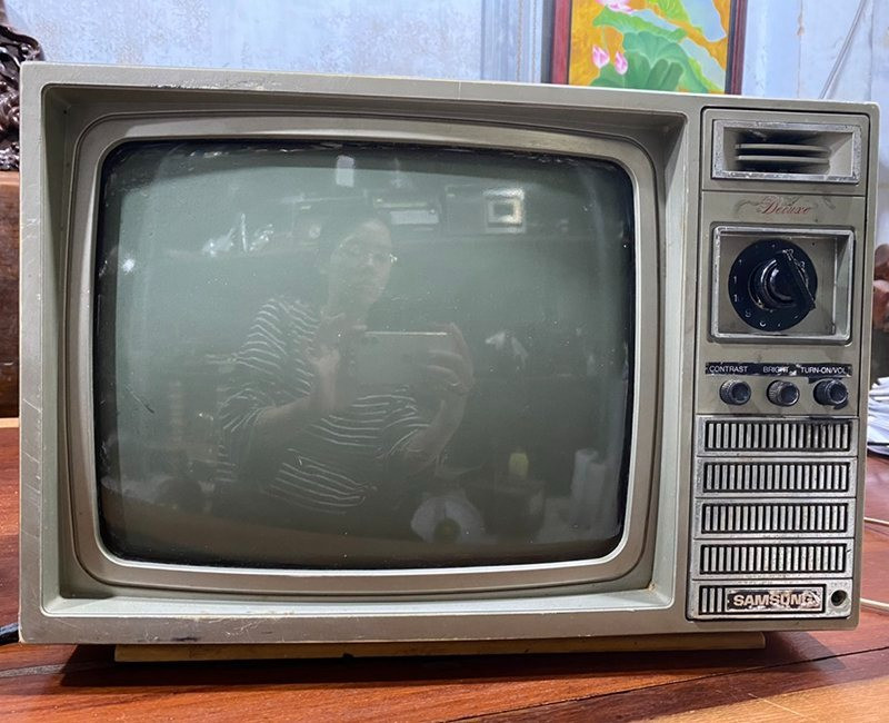 Những chiếc ti vi đen trắng thời đó giá lên tới 5-7 chỉ vàng. Ảnh: Internet