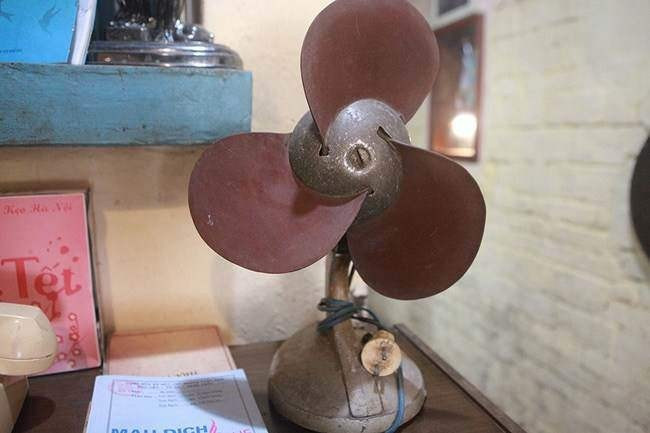 Trước đây, gia đình nào có quạt tai voi là cực kì "oách". Quạt không chỉ dùng để làm mát mà còn thể hiện đẳng cấp. Ảnh: Internet