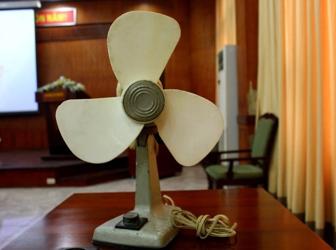 Thời bao cấp, quạt tai voi đến tay người Việt thông qua con đường xách tay trực tiếp từ Liên Xô về hoặc phân phối từ nhà nước. Giá quạt tai voi cao gấp 10 lần quạt con cóc. Ảnh: Internet