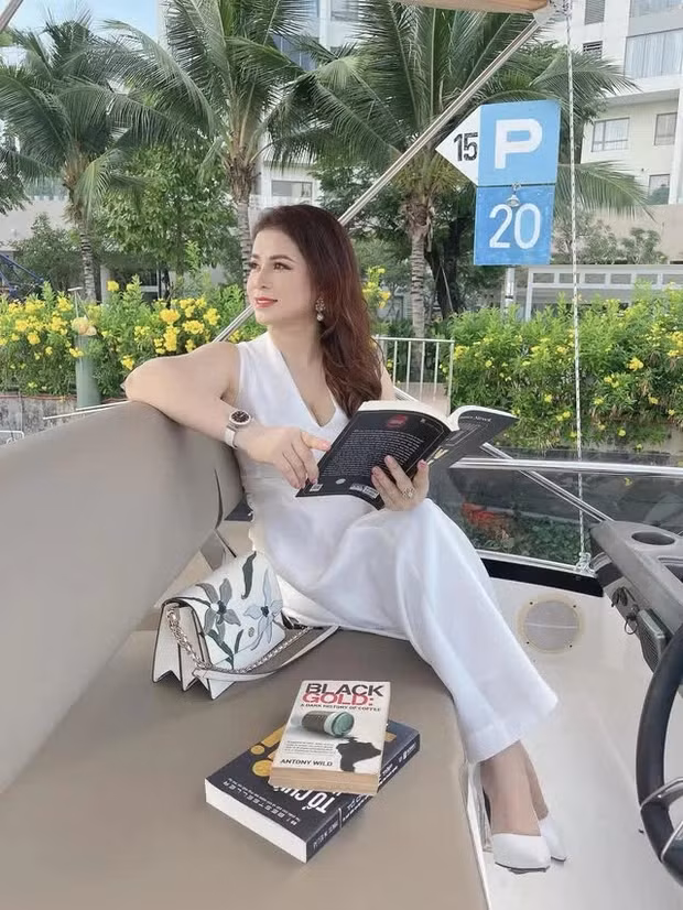 Ở tuổi U50, doanh nhân Lê Hoàng Diệp Thảo khiến nhiều người ngưỡng mộ bởi nhan sắc xinh đẹp, trẻ trung. Ảnh: FBNV