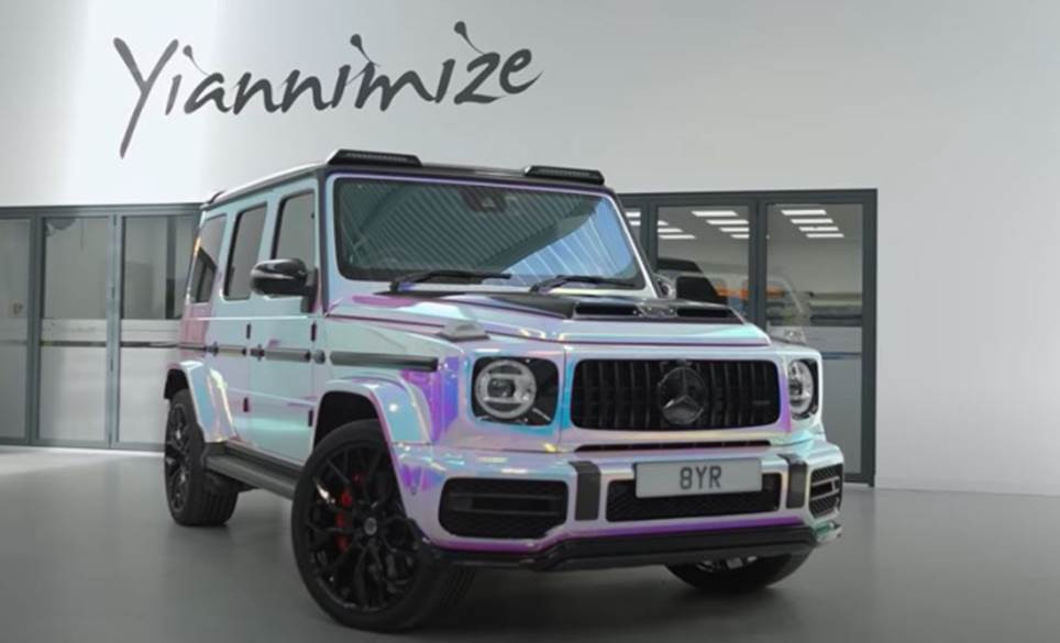 Theo The Sun, một trong những mẫu xe nằm trong bộ sưu tập đáng giá của Moo Abraham là Mercedes G Wagon, trị giá lên đến 350.000 bảng Anh (hơn 10,5 tỷ đồng).