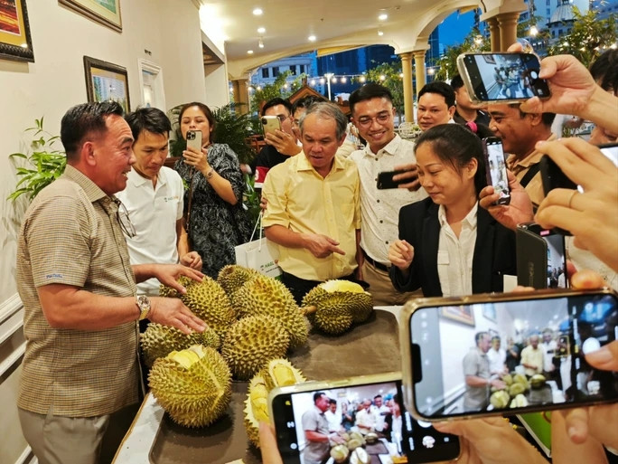 Mới đây, Công ty CP Hoàng Anh Gia Lai (HAGL) của bầu Đức cập nhật tình hình hoạt động kinh doanh tháng 10/2023. Theo đó, HAGL đã xuất 39.542 tấn trái cây, trong đó có 442 tấn sầu riêng. Ảnh: HAGL