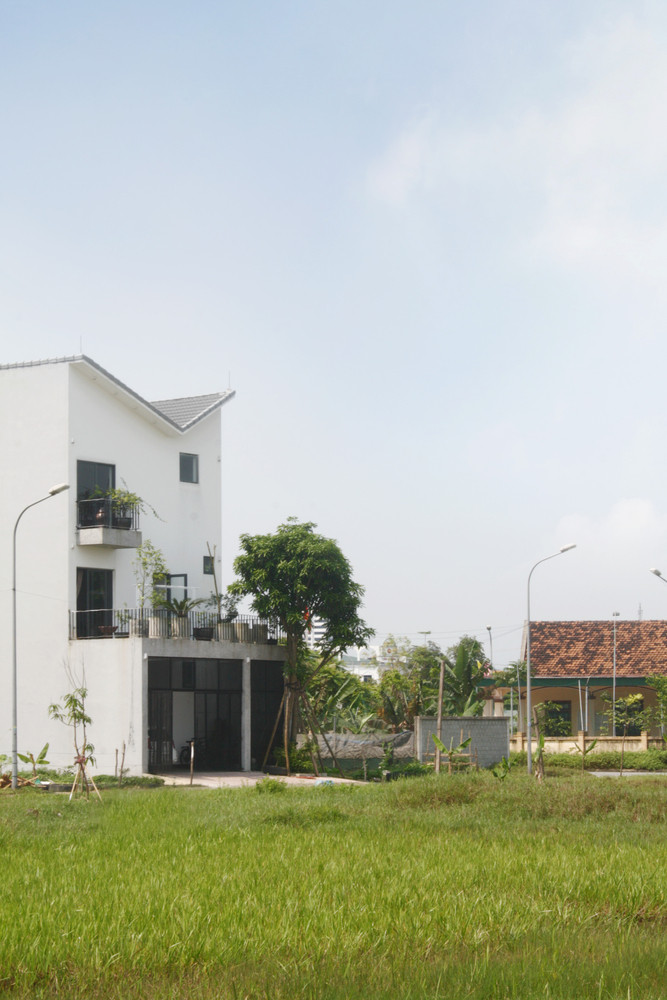 Kiến trúc sư phát triển dự án này bằng cách kết nối các thói quen, sở thích, đặc điểm nghề nghiệp của gia đình và một số kỷ niệm về ngôi nhà cũ họ đã sống cách đây nhiều năm.