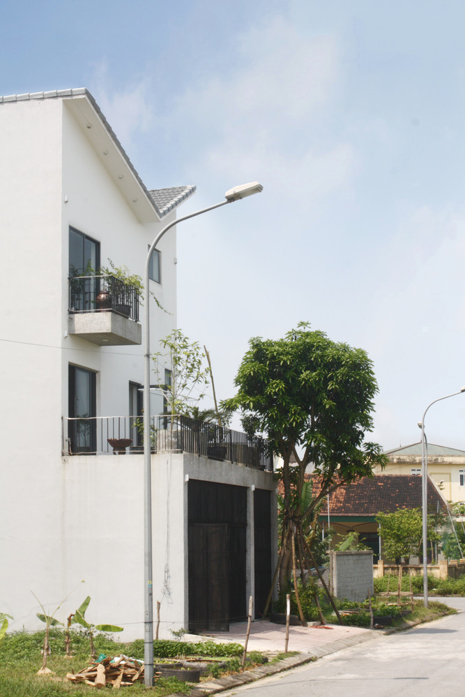 HC House là nhà phố dạng điển hình tại Việt Nam, sở hữu diện tích 7,5x19m. Mặt tiền là khu vực mở duy nhất.