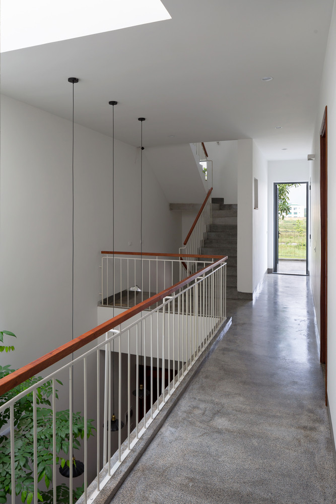 Giếng trời cũng là một chi tiết quan trọng góp phần lưu thông không khí và đưa ánh sáng len lỏi khắp nhà.