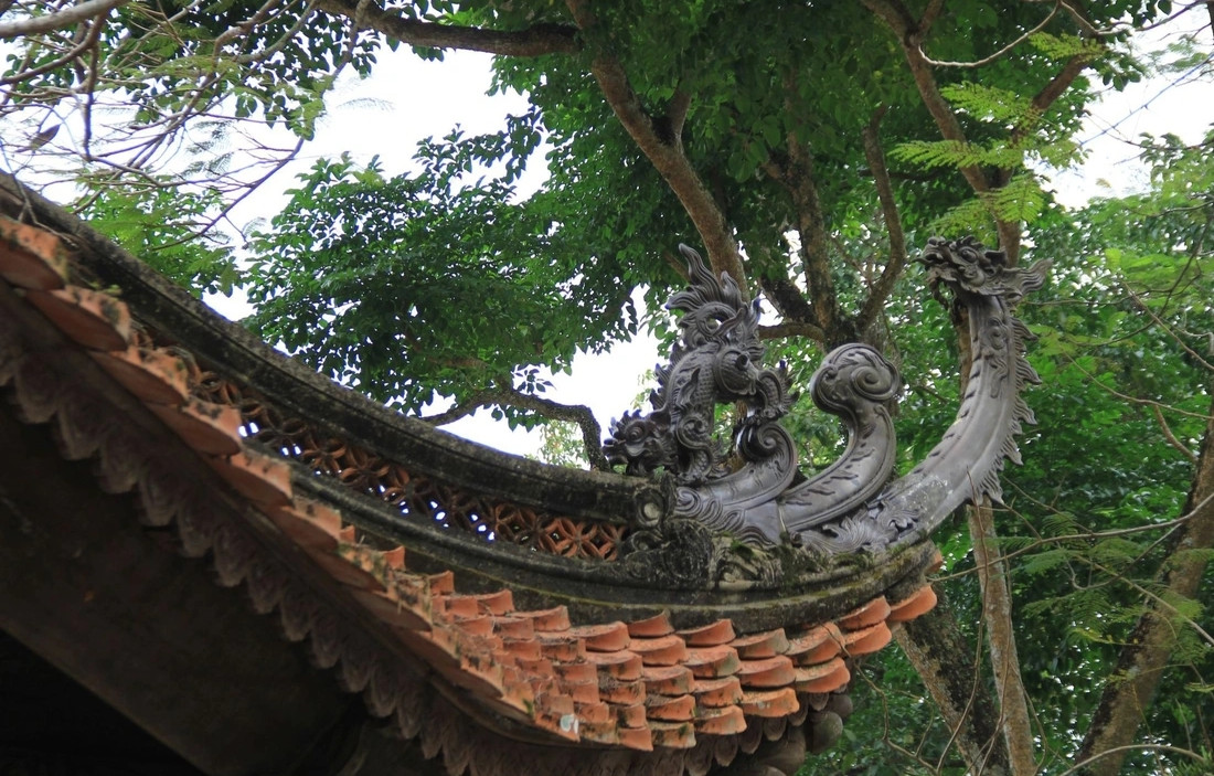 Chính điện bố trí theo hình chữ "công" gồm 3 tòa điện lớn xây trên nền đất rộng. Ảnh: Dân trí