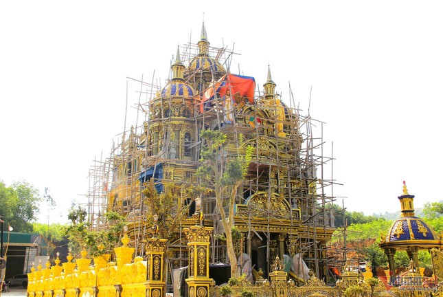 Tòa lâu đài thiết kế theo kiến trúc Pháp, khởi công từ tháng 2/2022. Tổng mức đầu tư dự kiến khoảng 70 tỷ đồng. Ảnh: Vietnamnet