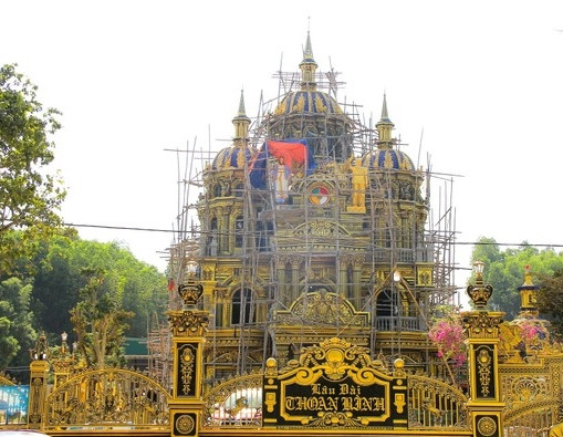 Những hình ảnh về một tòa lâu đài nguy nga, tráng lệ đang trong quá trình hoàn thiện ở xóm 12, xã Mỹ Thành, huyện Yên Thành, tỉnh Nghệ An thu hút sự chú ý của đông đảo cộng đồng mạng. Ảnh: Vietnamnet