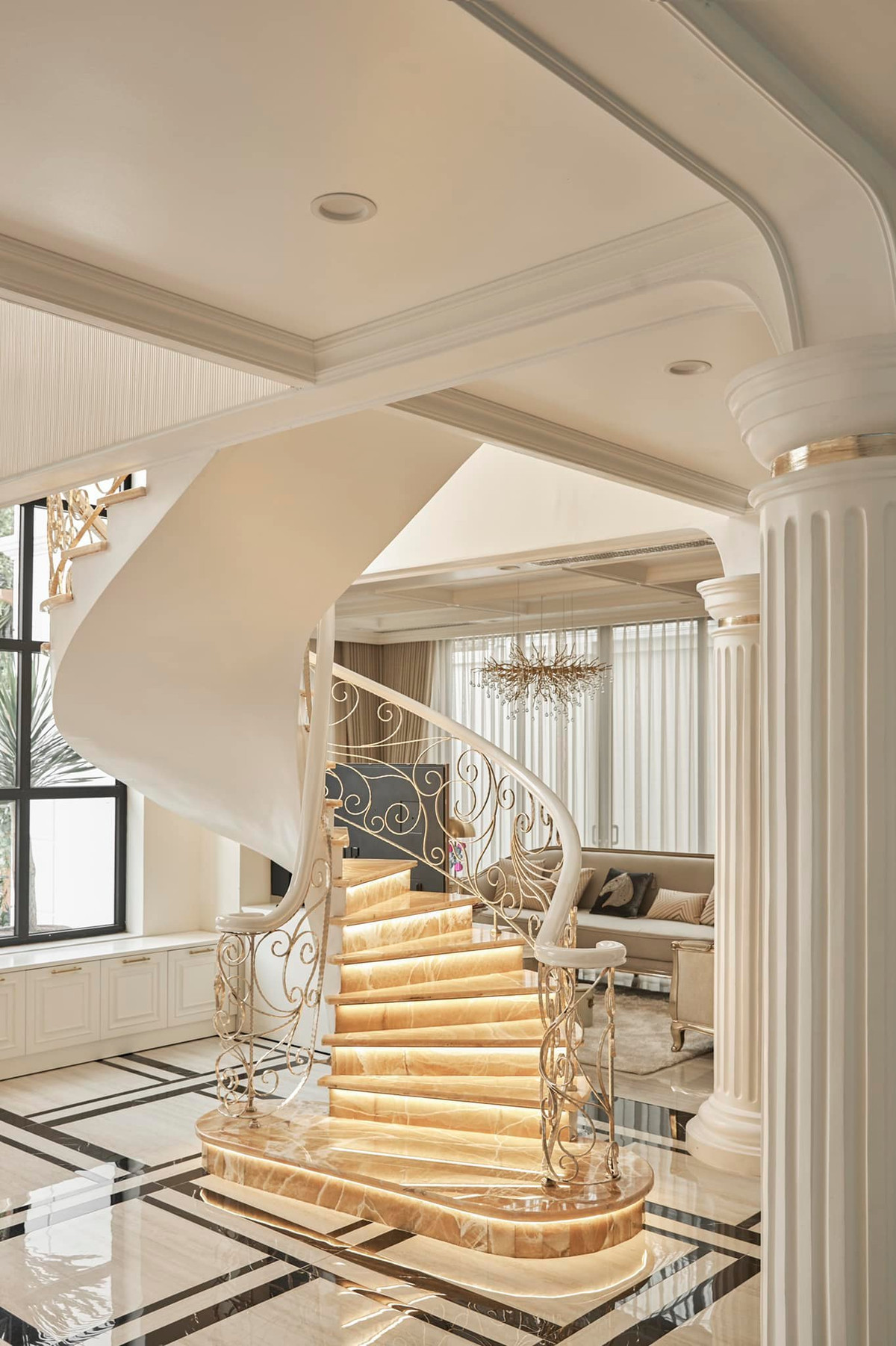 Bên trong biệt thự là kiến trúc vừa hiện đại vừa cổ điển. Nguồn ảnh: FBNV