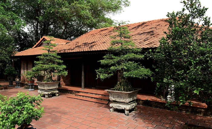 Khu nhà cổ nằm trên mảnh đất rộng khoảng 3 ha, được xây dựng từ năm 2000. Ảnh: Dân trí