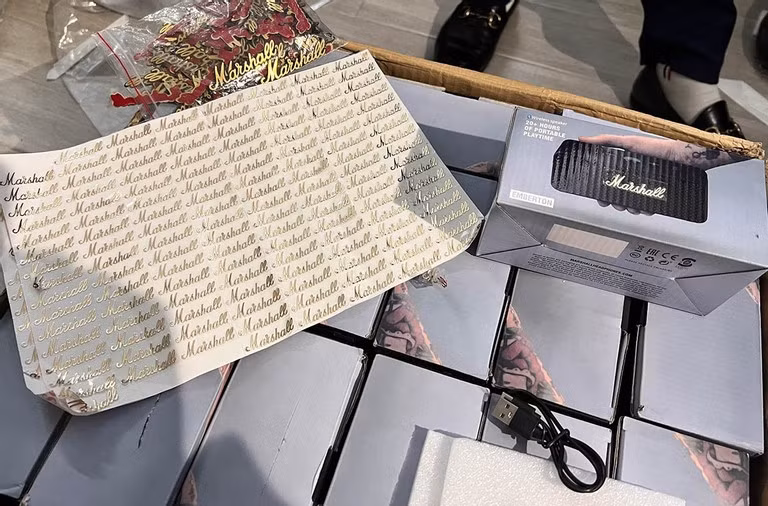 Phat hien kho hang 4,4 ty dong do cong nghe gan mac hang hieu