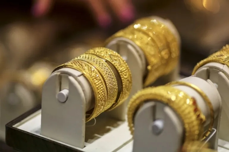 Ấn Độ là quốc gia tiêu thụ vàng lớn trên thế giới. Tuy nhiên, phần lớn số vàng ở Ấn Độ đều phải nhập khẩu. Ngân hàng Trung ương Ấn Độ đang dự trữ khoảng 797 tấn vàng.