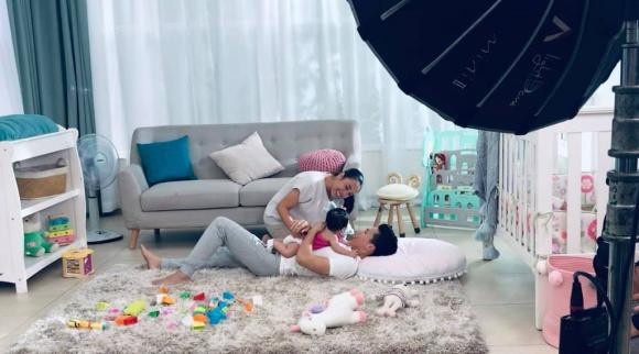 Bên cạnh phòng khách và phòng ngủ, Quốc Nghiệp - Ngọc Mai còn thiết kế thêm một phòng sinh hoạt chung - nơi quay lại và lưu giữ những video trên kênh YouTube của gia đình. Ảnh: Facebook