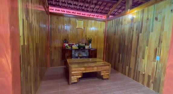 Không gian thờ cúng sang trọng.