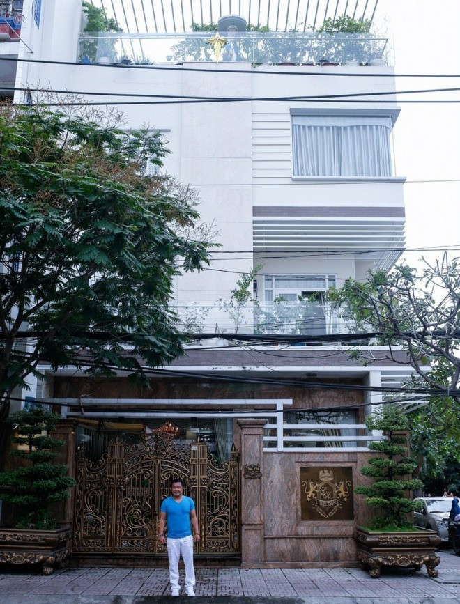 Bước vào tuổi xế chiều, Lý Hùng vẫn lẻ bóng một mình trong căn biệt thự 700m2 tại quận Tân Bình, TP HCM. Ảnh: Vietnamnet