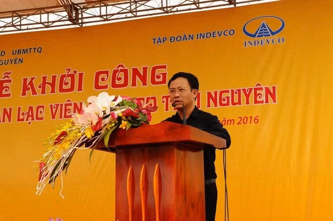 Doanh nhân Đỗ Thành Trung (SN 1966) quê gốc Ninh Bình, là con thứ 6 trong một gia đình nghèo khó với 9 anh chị em. Vì hoàn cảnh gia đình nên từ nhỏ ông chuyển ra sống tại Quảng Ninh cùng gia đình người chị cả. Tại mảnh đất này, từ cậu bé bán kem kiếm sống, ông trở thành đại gia đất mỏ. Ảnh: Internet