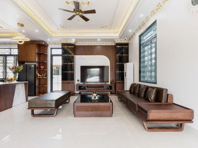 Sàn nhà được lát bằng thạch anh để đảm bảo độ bền vững.