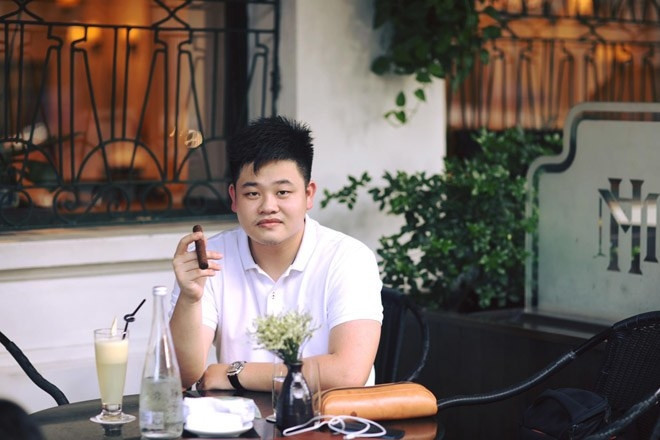 Chàng thiếu gia 9X này đang giữ chức phó tổng giám đốc công ty kinh doanh vàng bạc của gia đình. Ảnh: Nguoiquansat