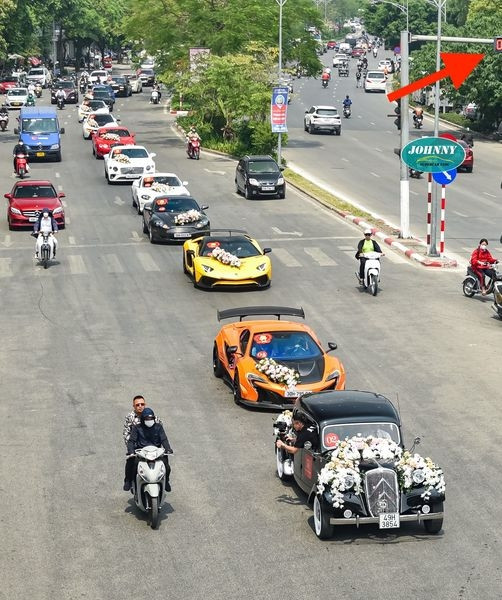 Tháng 5 vừa qua, cộng đồng mạng xôn xao trước đám cưới có dàn siêu xe 200 tỷ của thiếu gia Vũ Sơn Tùng (SN 1996). Ảnh: Dân Việt