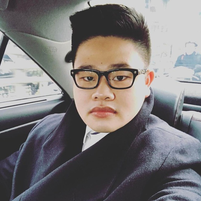 Trên trang cá nhân, thiếu gia Vũ Sơn Tùng ít khi chia sẻ những hình ảnh liên quan đến siêu xe sang. Thay vào đó, anh thường xuyên cập nhật các hoạt động kinh doanh. Ảnh: Thuontruong24