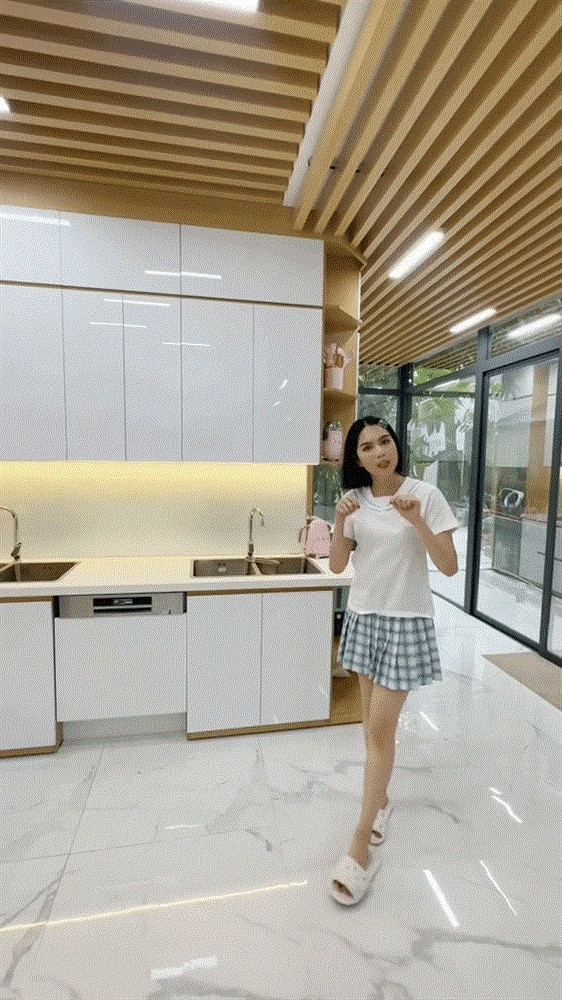 Cách đây không lâu, "nữ hoàng nội y" Ngọc Trinh còn chi 500 triệu để cải tạo khu bếp. Ảnh chụp màn hình