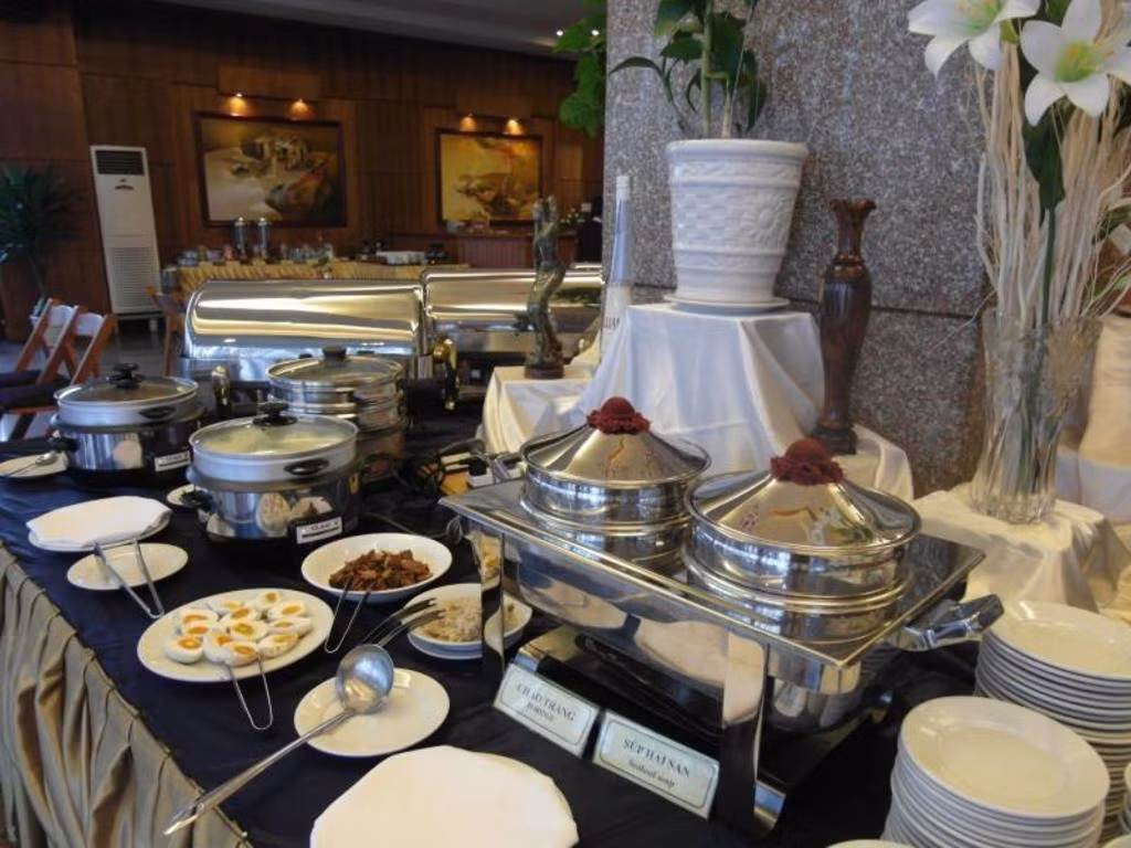 Nhà hàng trong khách sạn. Ảnh: Angoda