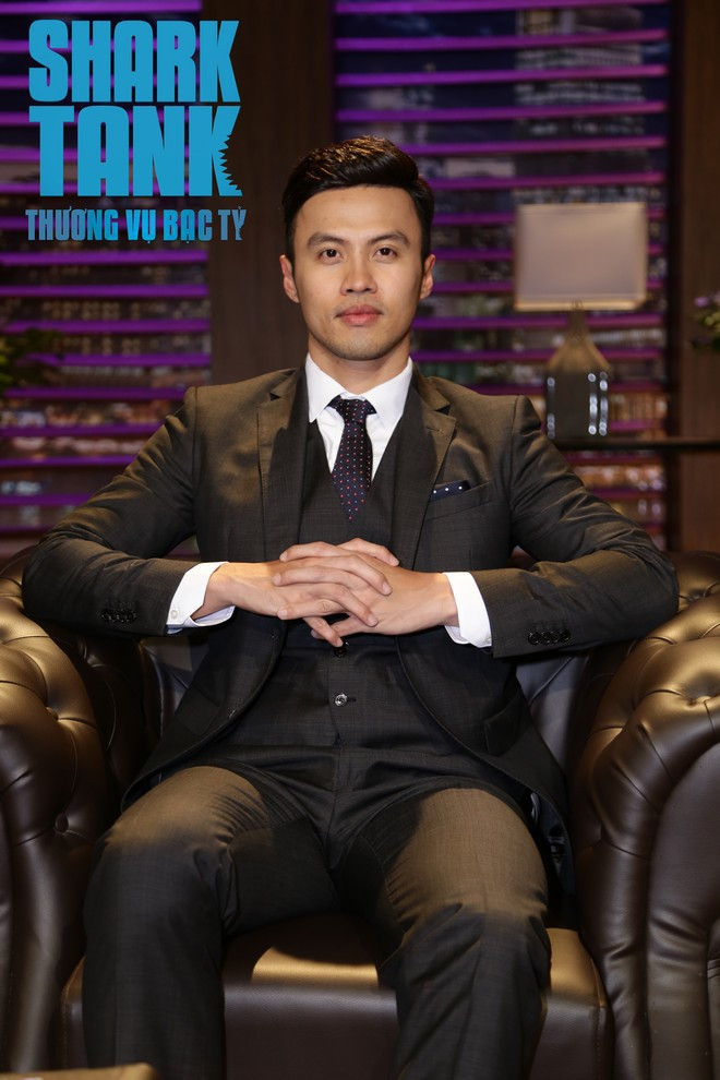 Sau khi tốt nghiệp đại học ở tuổi 22, Lê Đăng Khoa bắt đầu sự nghiệp bằng việc làm nhân viên kinh doanh tại công ty phân bón của gia đình.