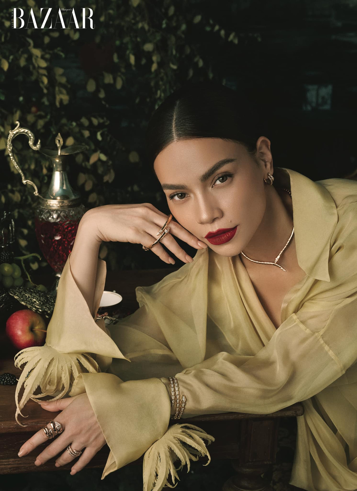 Sau nhiều năm hoạt động nghệ thuật, là một nữ đại gia trong làng giải trí. Theo tiết lộ của các nhà tổ chức sự kiện, Hà Hồ có mức cát-xê dao động ở khoảng từ 7.000 USD đến 10.000 USD.