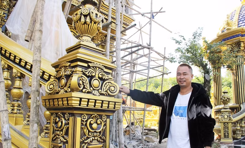 Tòa lâu đài có gam màu vàng đồng chủ đạo, dự kiến tổng mức đầu tư khoảng 70 tỷ đồng. Ảnh: Vietnamnet