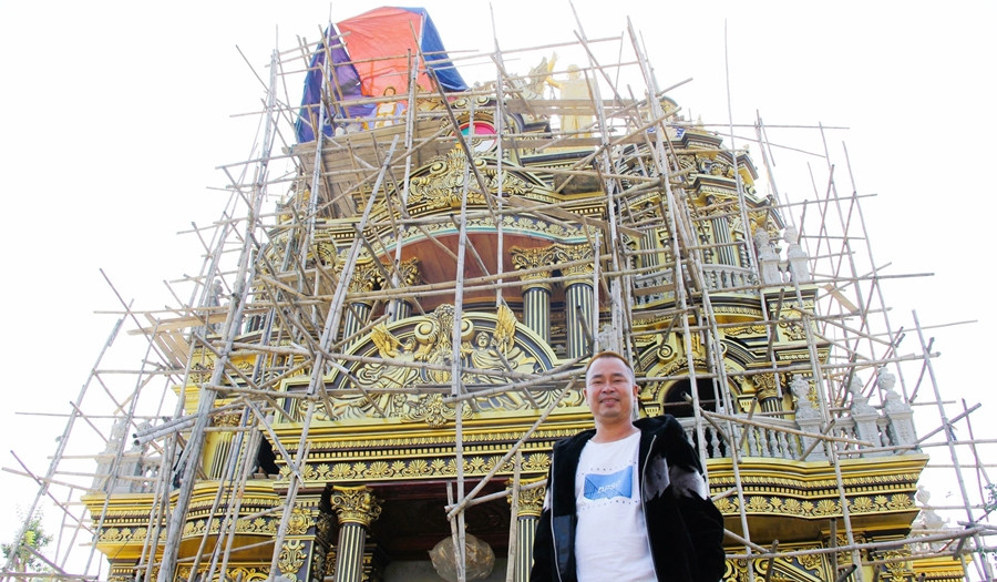 Lâu đài gồm 3 tầng chính, 3 tầng tum, tum cao nhất 18m. Tổng chiều cao gần 40m. Ảnh: Vietnamnet