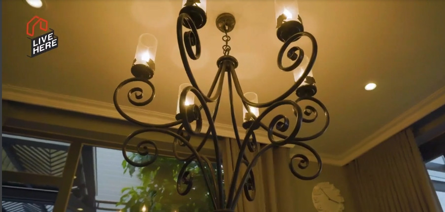 Tất cả hệ thống điện trong nhà đều có thể điều khiển từ xa thông qua smartphone.